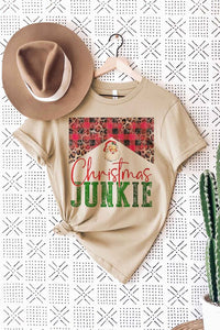 CHRISTMAS JUNKIE GRAPHIC TEE / T-SHIRT